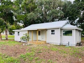 Building Photo - 483 SE Margaret Dr