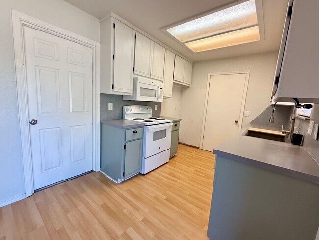 Foto del edificio - 3608 Peregrine Dr