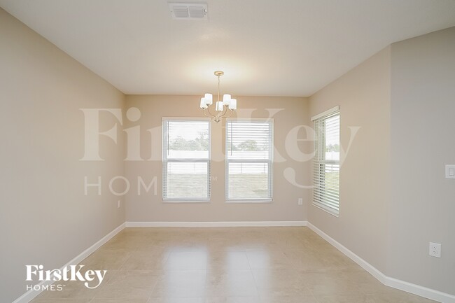 Building Photo - 429 Earhart Dr