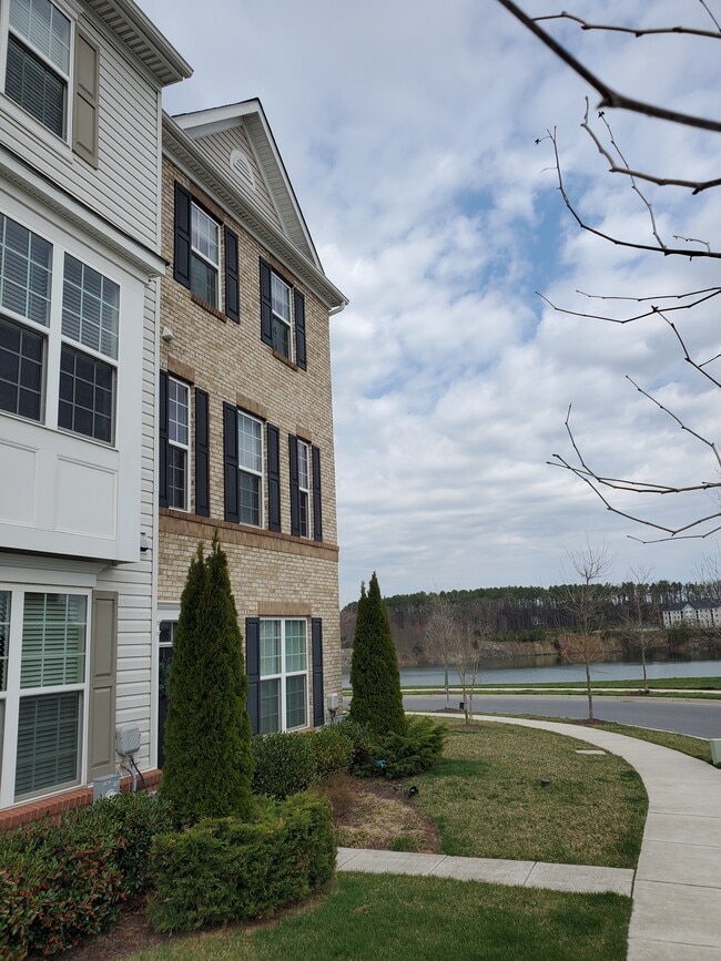 Building Photo - 523 Long Wall Dr