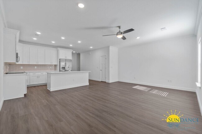 Building Photo - MOVE-IN SPECIAL: $500 off of first full mo...