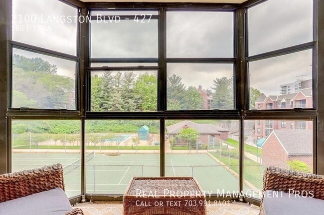 Building Photo - Stunning & Spacious Astoria Condo- Walk to...