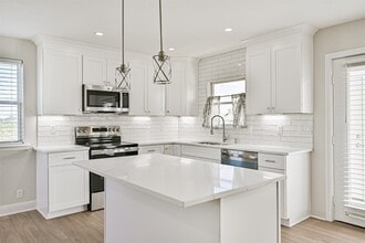 Building Photo - 2118 103rd St