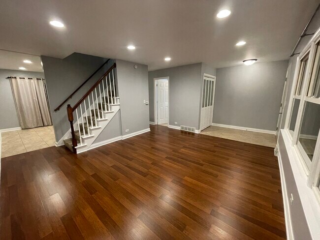 Building Photo - 553 Lynn Ct