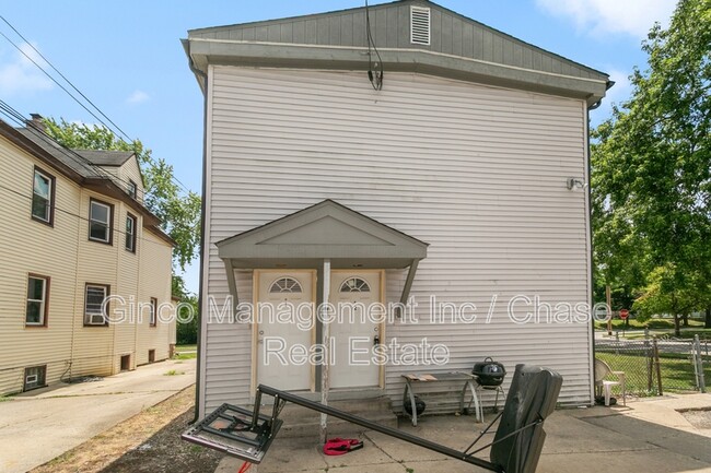 Building Photo - 621 Oneida St