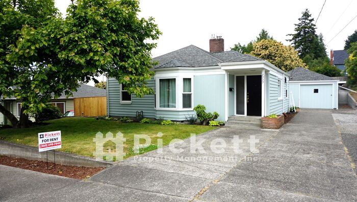 Primary Photo - 2 Bedroom Charming Manette Home