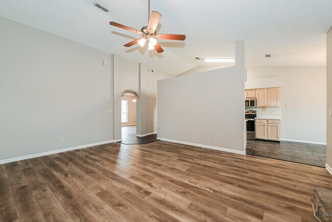 Foto del edificio - 550 Whitfield Rd
