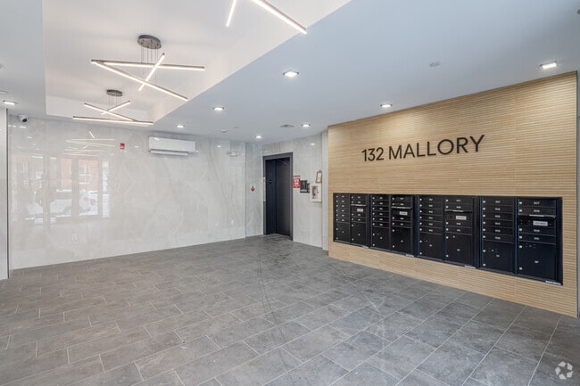 Lobby Photo - 132 Mallory