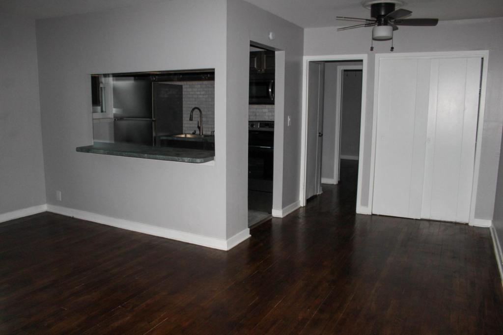Primary Photo - 1059 Midland Ave
