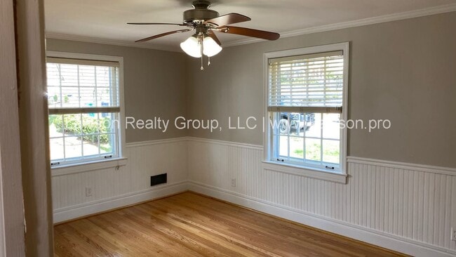 Building Photo - Lovely 4 Bedroom 3 Bath Home in South Roanoke