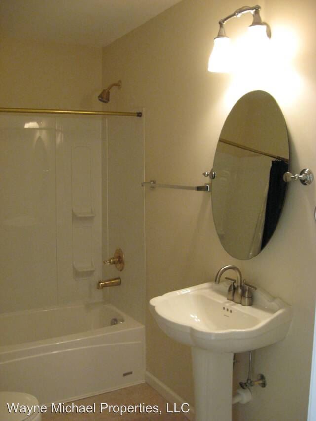 Building Photo - 310 S Broadway Park