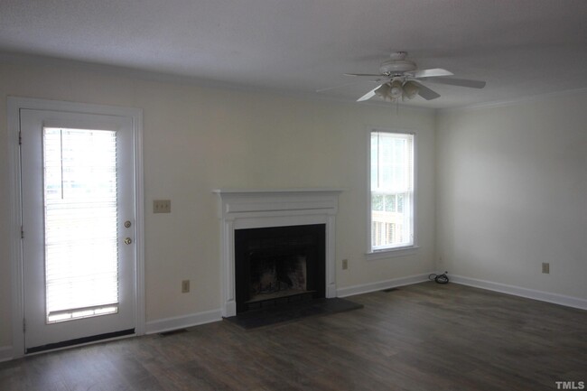 Building Photo - 135 Westview Cove Ln