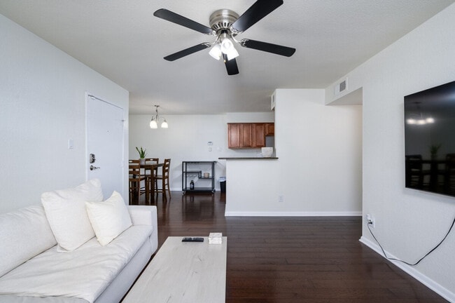 Foto del edificio - 5995 N 78th St