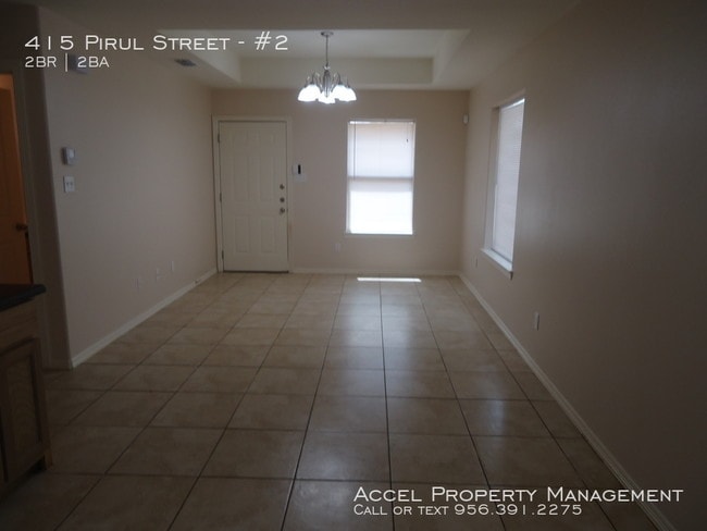 Building Photo - 415 W Pirul St