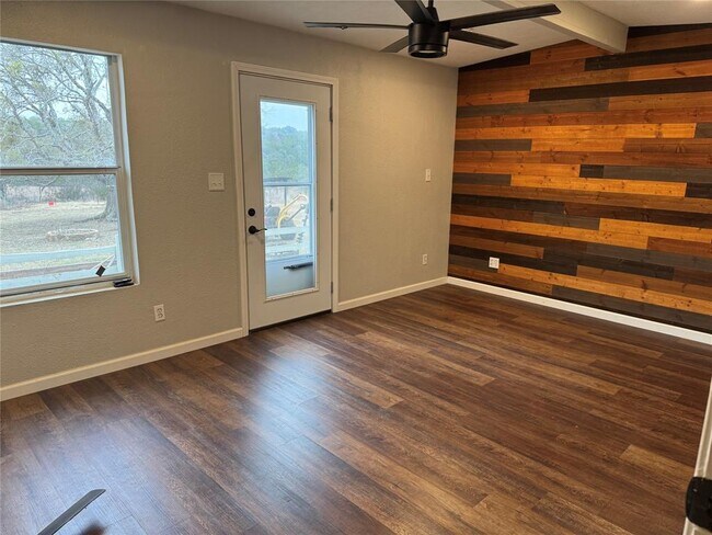 Foto del edificio - 1441 Gatlin Creek Rd