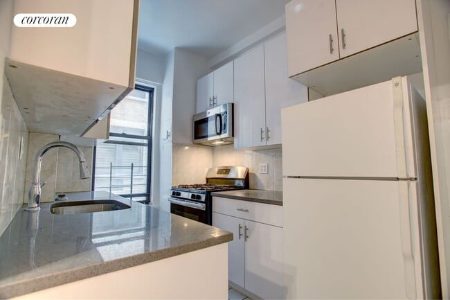 Building Photo - 315 W 102nd St