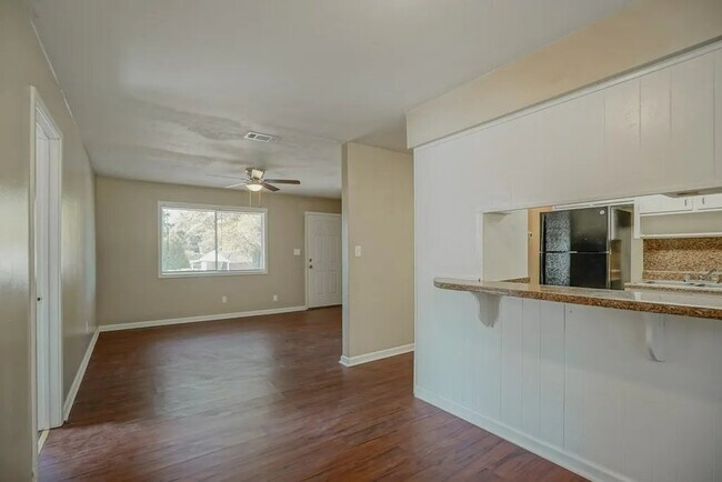 Foto del edificio - 5174 Morris Ave