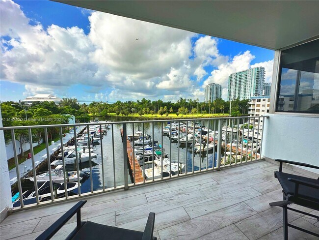 Foto del edificio - 1700 NW N River Dr