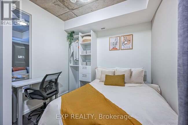 Building Photo - 211-1211 Besserer St