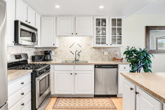 Foto del edificio - 1830 N Mira Loma Way