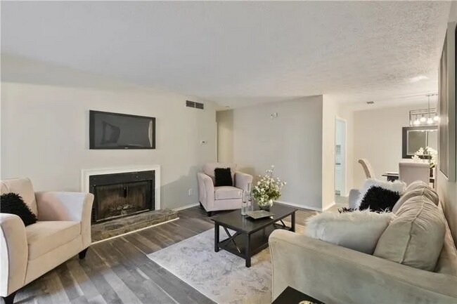 Foto del edificio - 901 Country Park Dr
