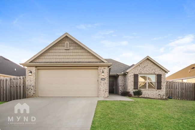 Building Photo - 1061 Lakeview Dr