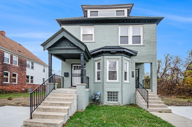 Building Photo - Lower Unit - Newly Constructed - 2 bed/2 b...