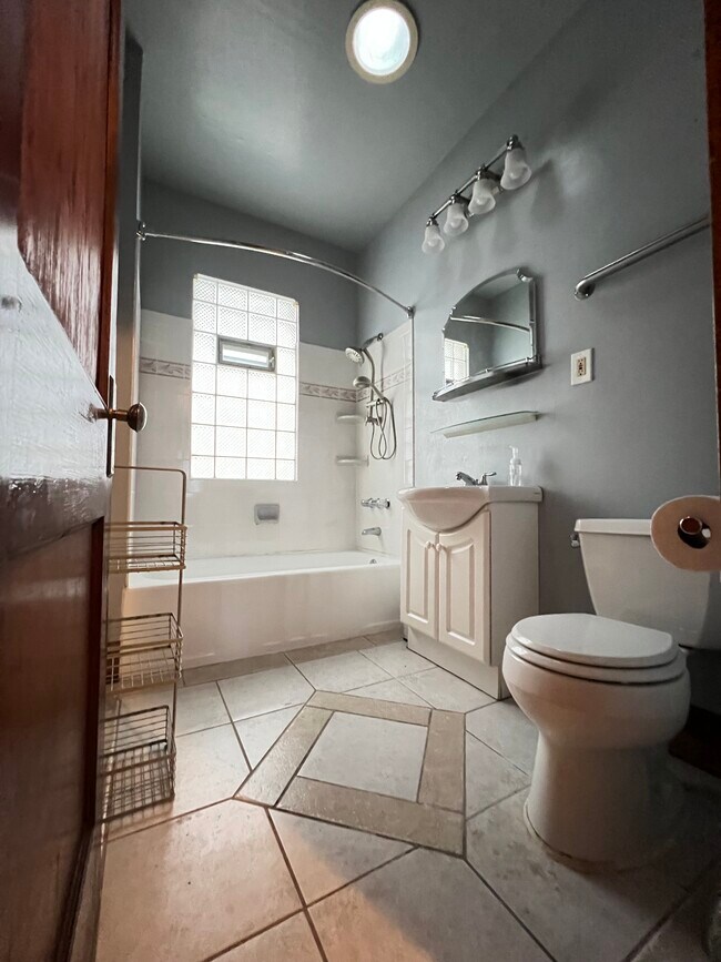 Foto del edificio - 1809 N 51st St