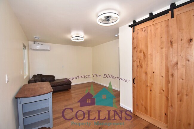 Foto del edificio - 12883 Ridge Rd