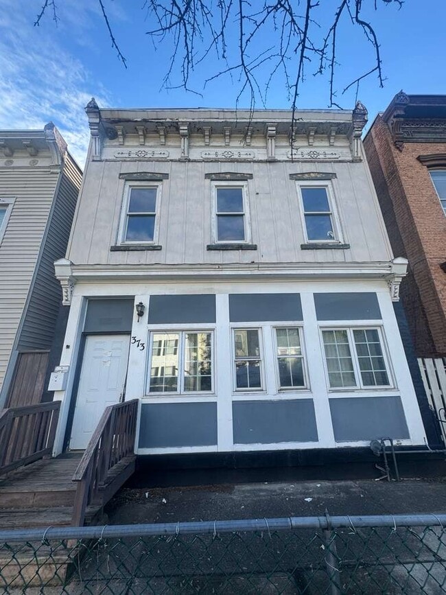Building Photo - 373 3rd St