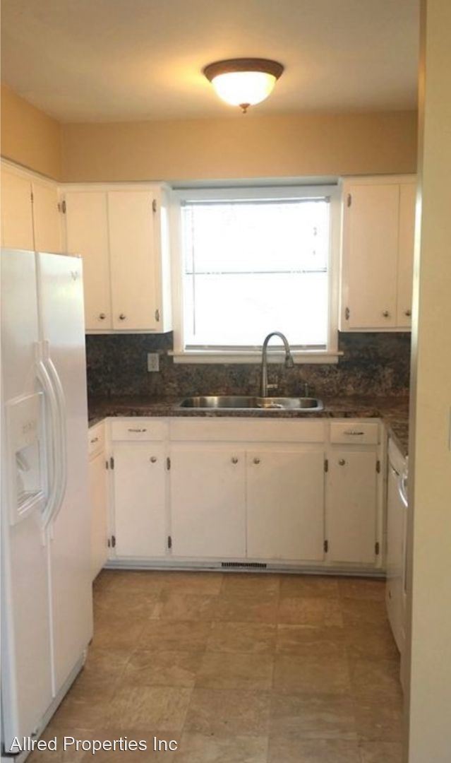 Building Photo - 3 br, 1 bath House - 1214 W. Mt Comfort