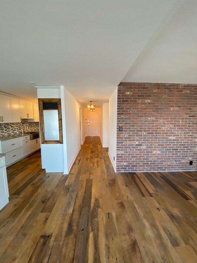 Foto del edificio - 7004 Boulevard E