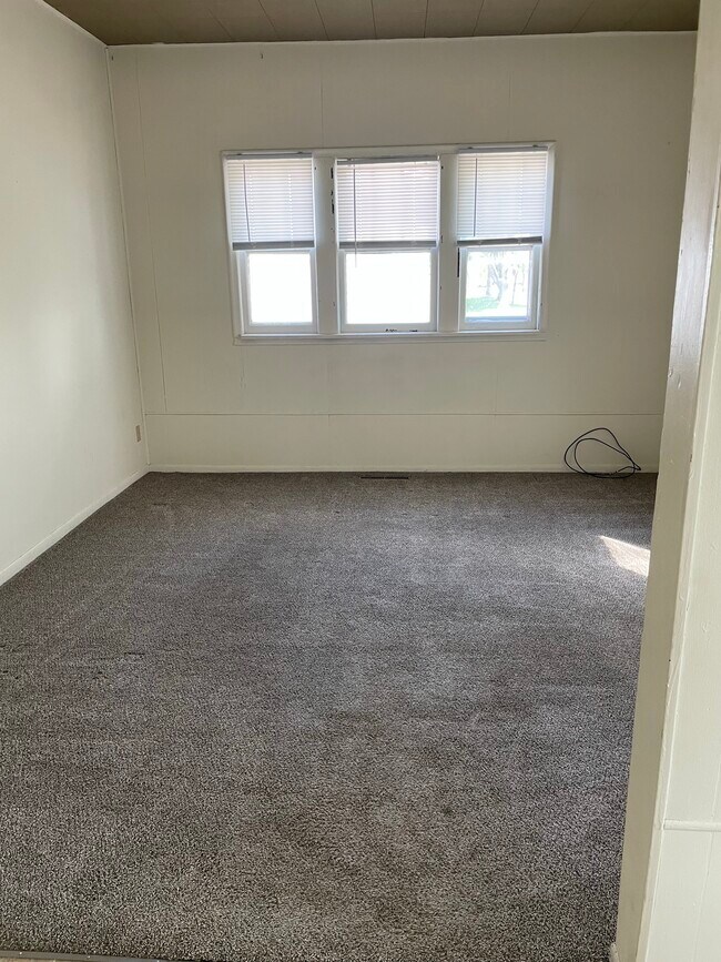 309 14th Ave W, Menomonie, WI 54751 House Rental in Menomonie, WI