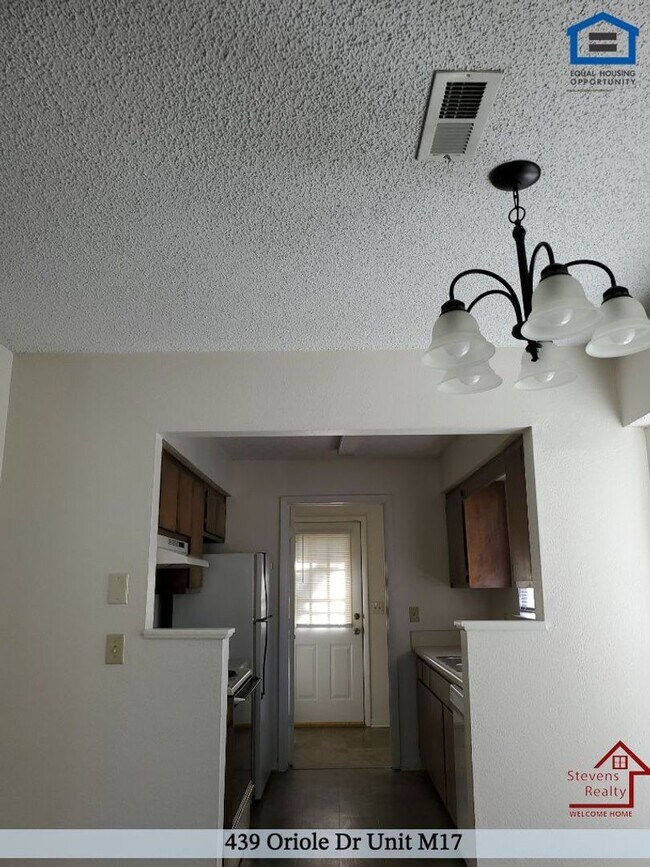 Building Photo - 439 Oriole Dr