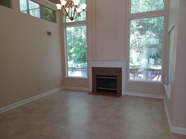 Foto del edificio - Lake View Home in Gated Community