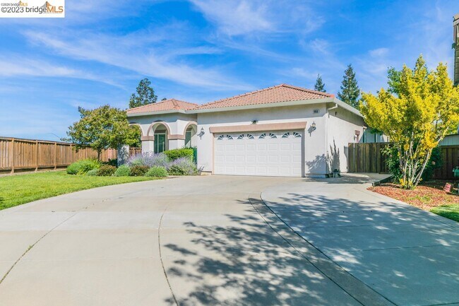 Foto del edificio - 1055 Meadow Brook Dr