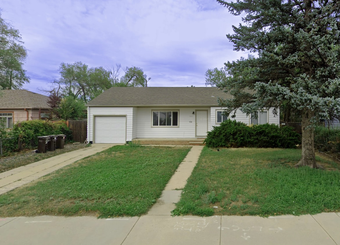 Primary Photo - 2887 Moorhead Ave