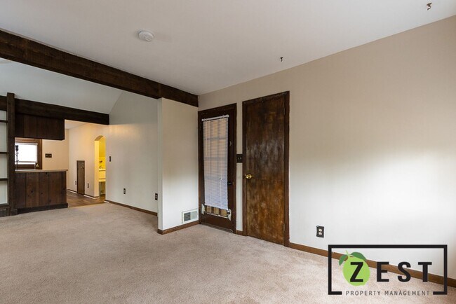 Building Photo - 214 Woodsboro