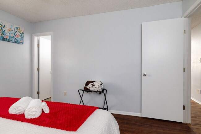 Building Photo - 2428 McAdoo Ln