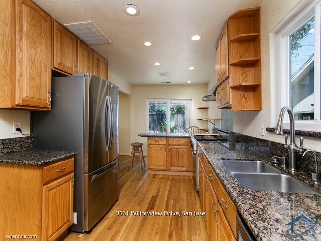 Foto del edificio - 3661 Willowview Dr