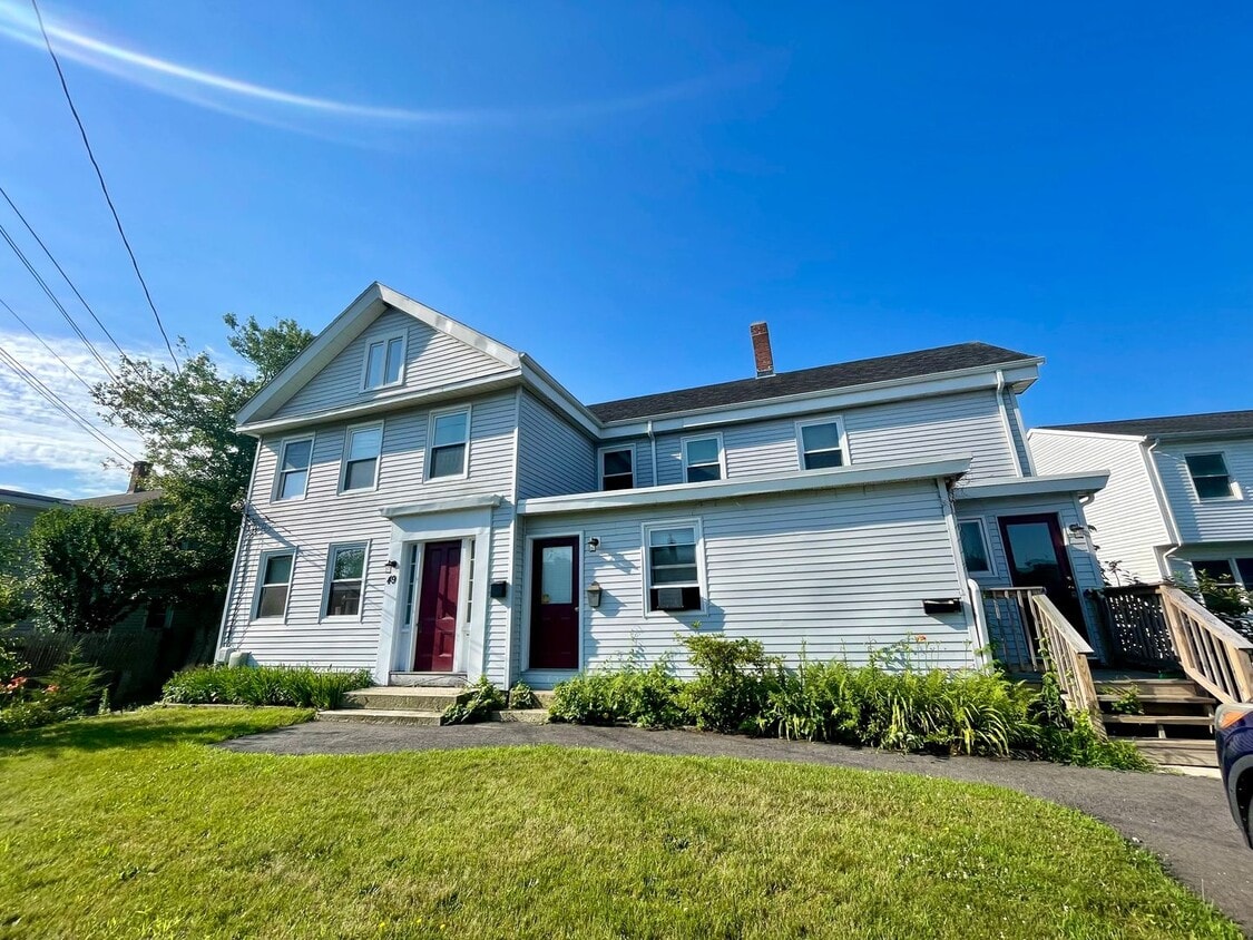 49 Ledward Ave Unit Apt A, Westerly, RI 02891 Room for Rent in