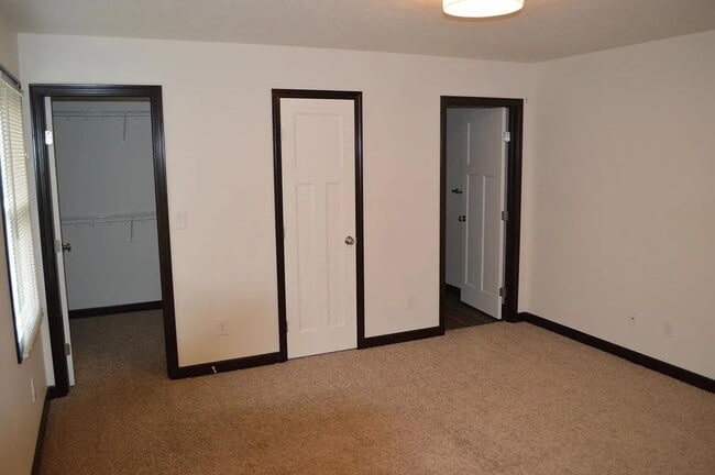 Building Photo - 467 Sparrow Way