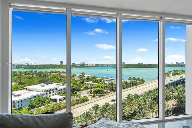 Foto del edificio - 10275 Collins Ave