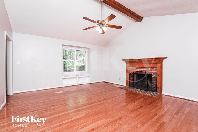 Foto del edificio - 322 Amherst Creek Dr