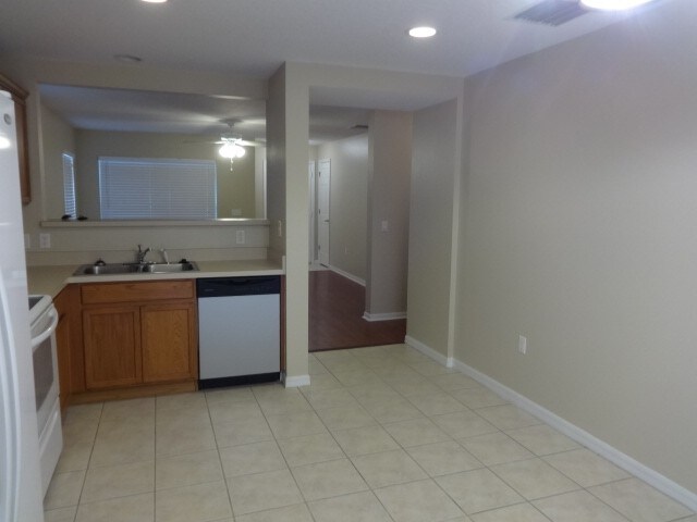 Building Photo - 10434 Boyette Creek Blvd