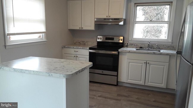 Foto del edificio - 316 Spring Lake Blvd