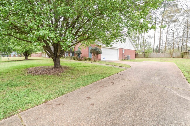 Building Photo - Nice Home in Byram