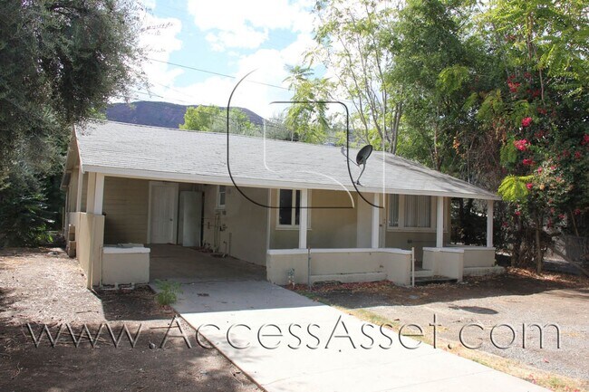 Foto del edificio - Cozy 2 Bed/1 Bath Home With Large Yard!