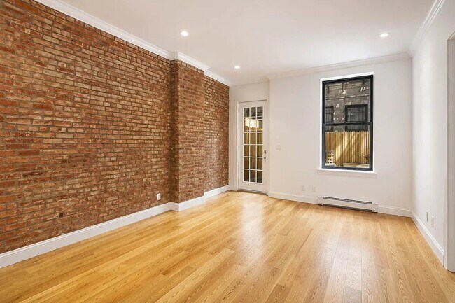 Building Photo - 262 Elizabeth St