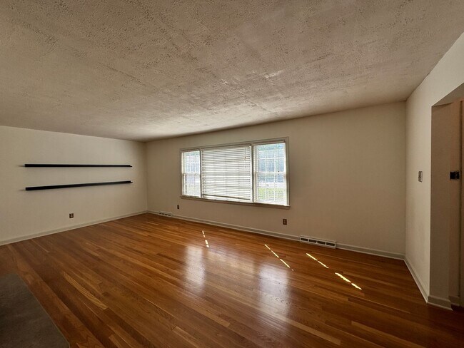 Foto del edificio - 3 Bedroom in Landsdowne!